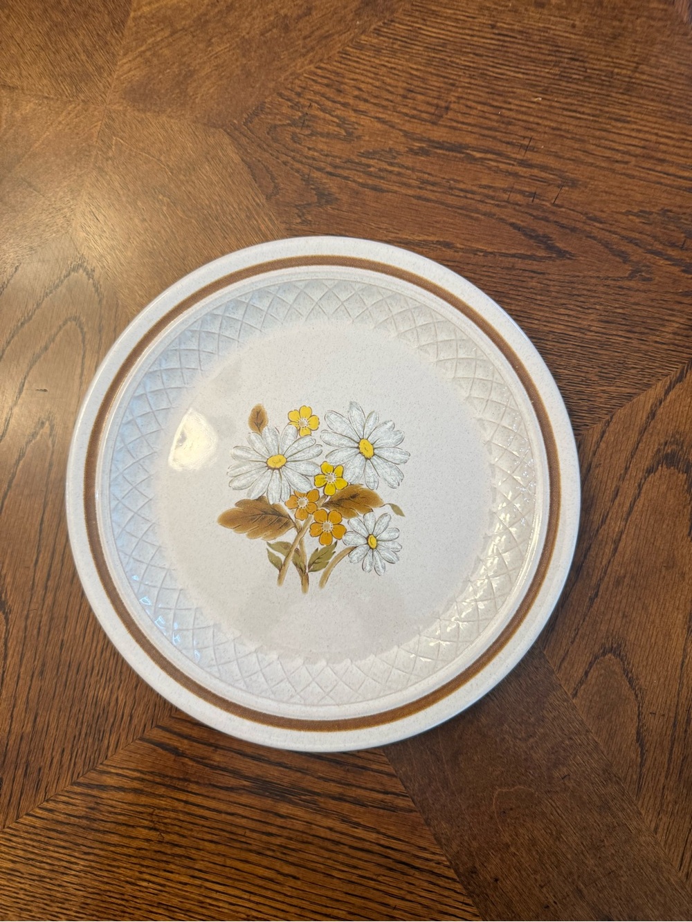 4 Vintage Nikki Japan Floral Stoneware Dinner Plate - Cream w/Yellow Daisy Motif - Picture 4 of 4